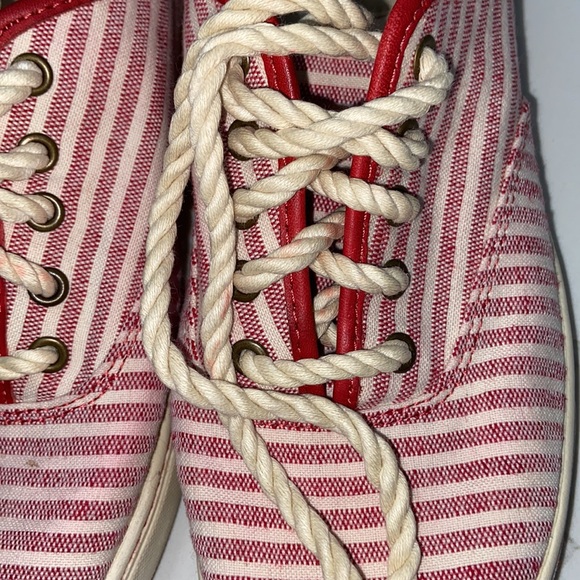 UGG red stripe sneakers - Picture 6 of 8